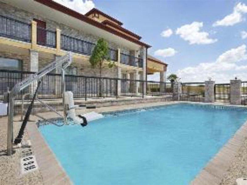 Quality Inn I-10 East Near Frost Bank Center Сан Антонио Екстериор снимка