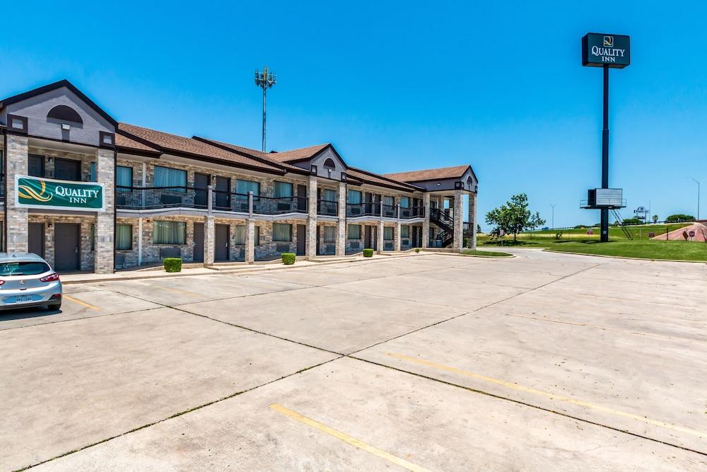 Quality Inn I-10 East Near Frost Bank Center Сан Антонио Екстериор снимка