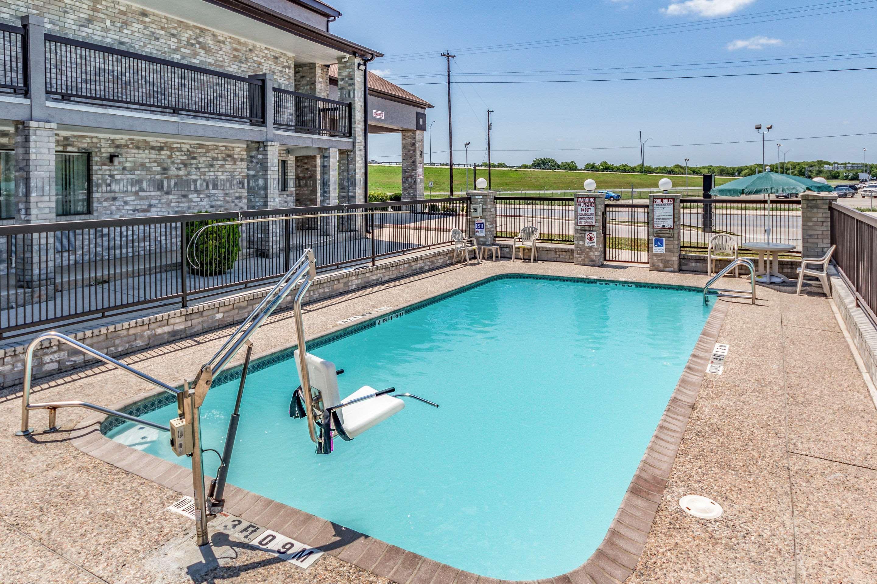 Quality Inn I-10 East Near Frost Bank Center Сан Антонио Екстериор снимка