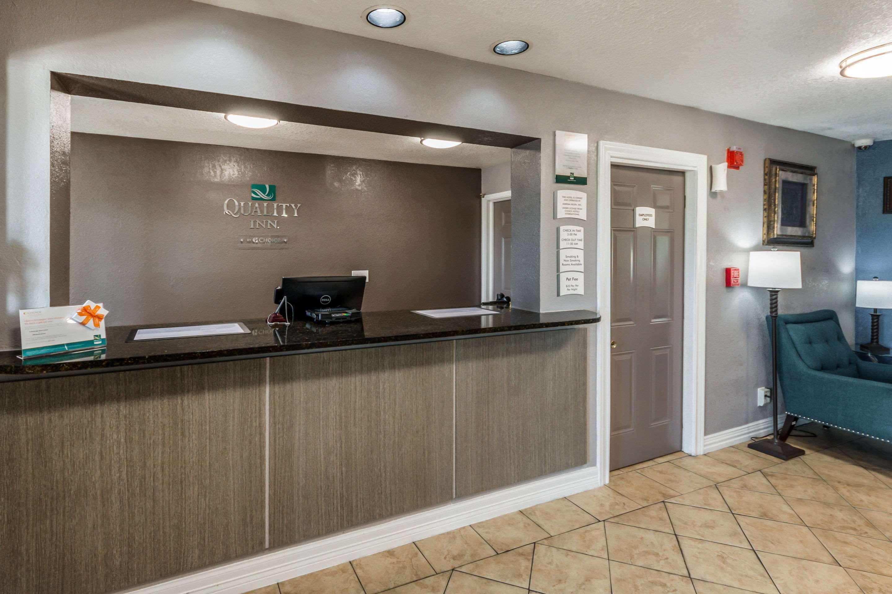 Quality Inn I-10 East Near Frost Bank Center Сан Антонио Екстериор снимка