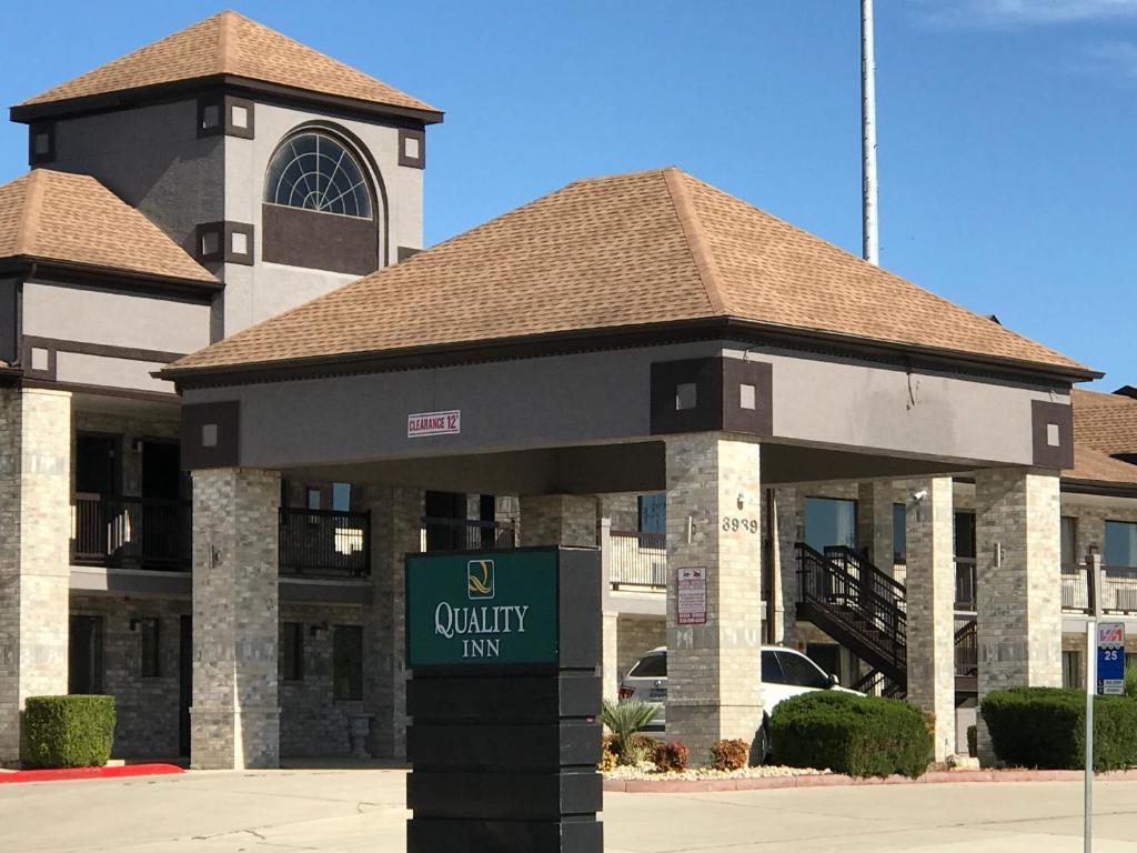 Quality Inn I-10 East Near Frost Bank Center Сан Антонио Екстериор снимка