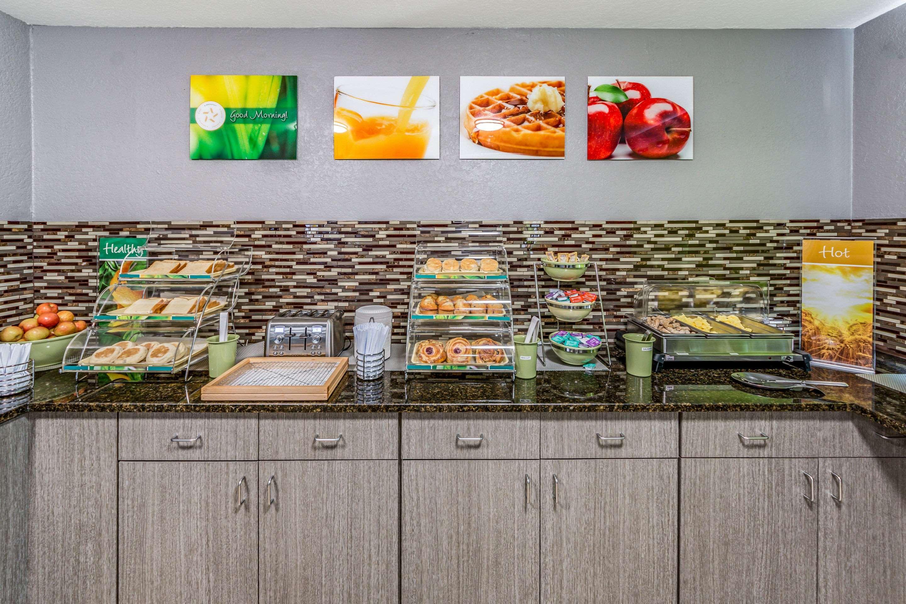 Quality Inn I-10 East Near Frost Bank Center Сан Антонио Екстериор снимка
