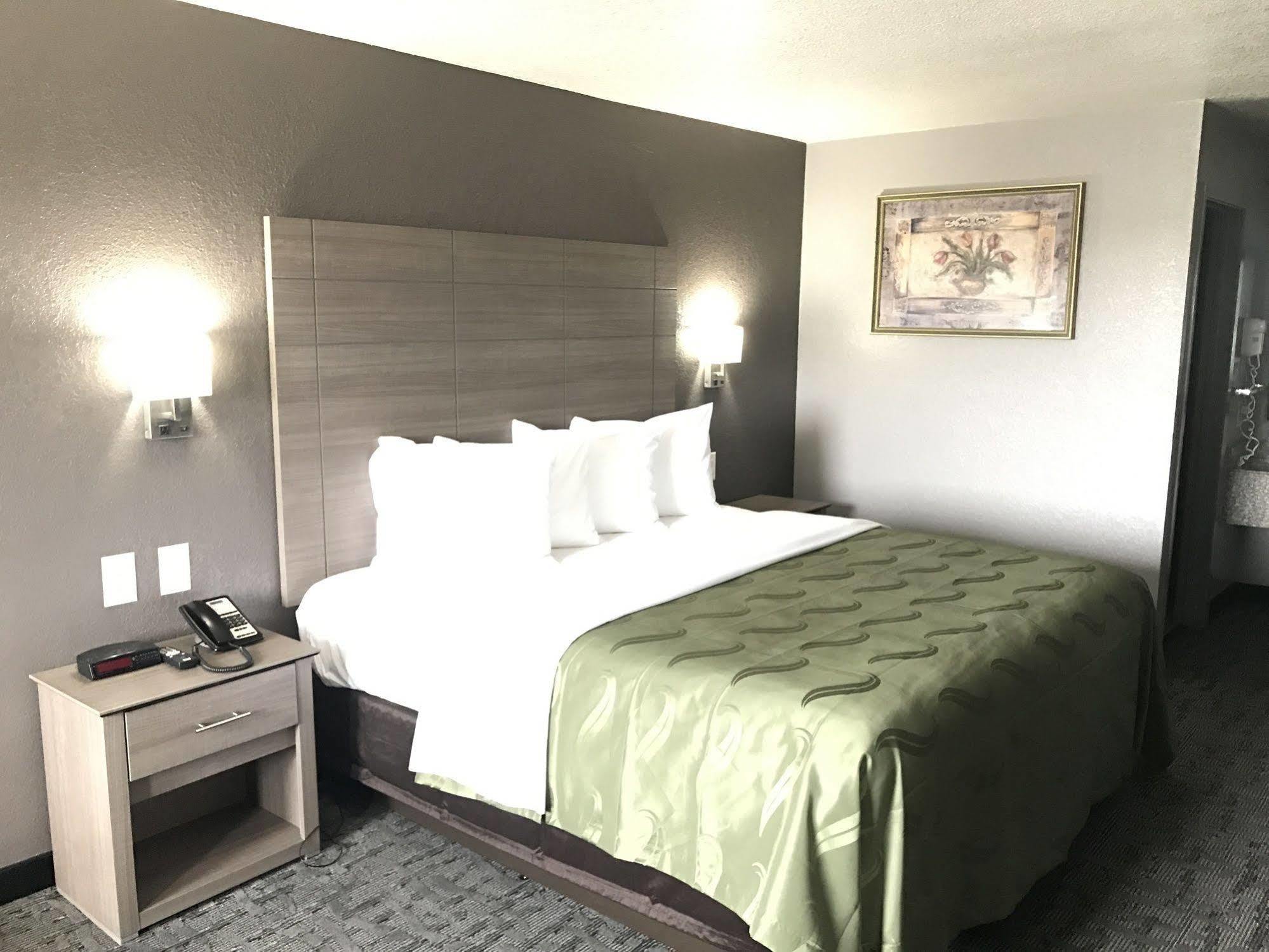 Quality Inn I-10 East Near Frost Bank Center Сан Антонио Екстериор снимка