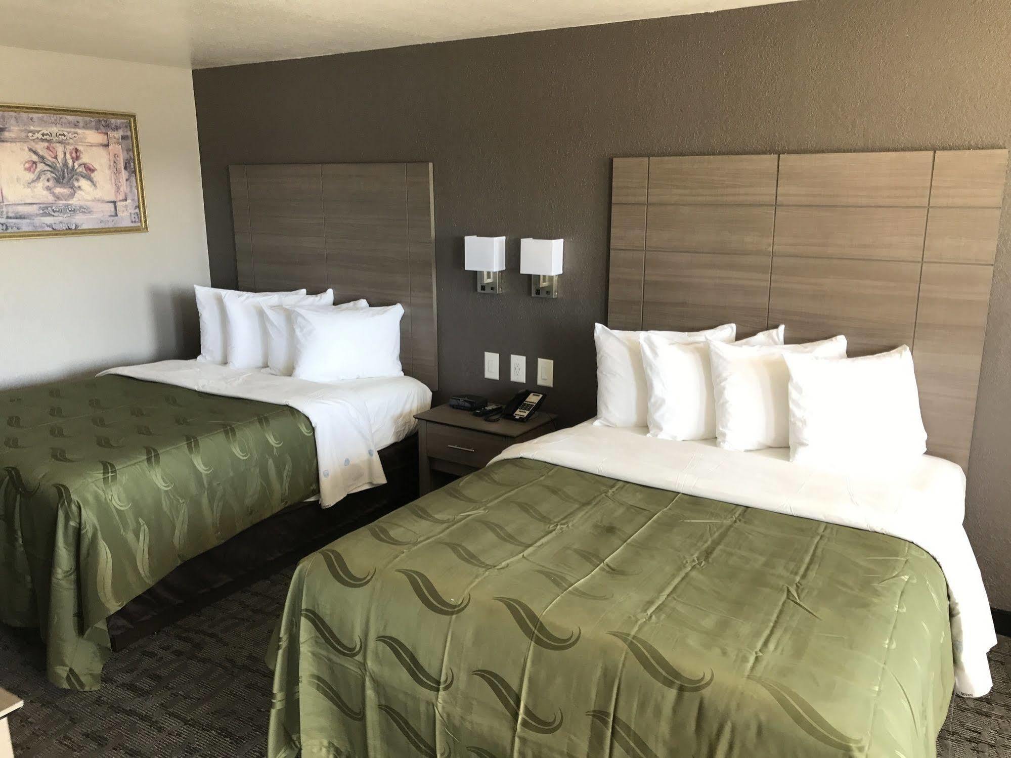 Quality Inn I-10 East Near Frost Bank Center Сан Антонио Екстериор снимка