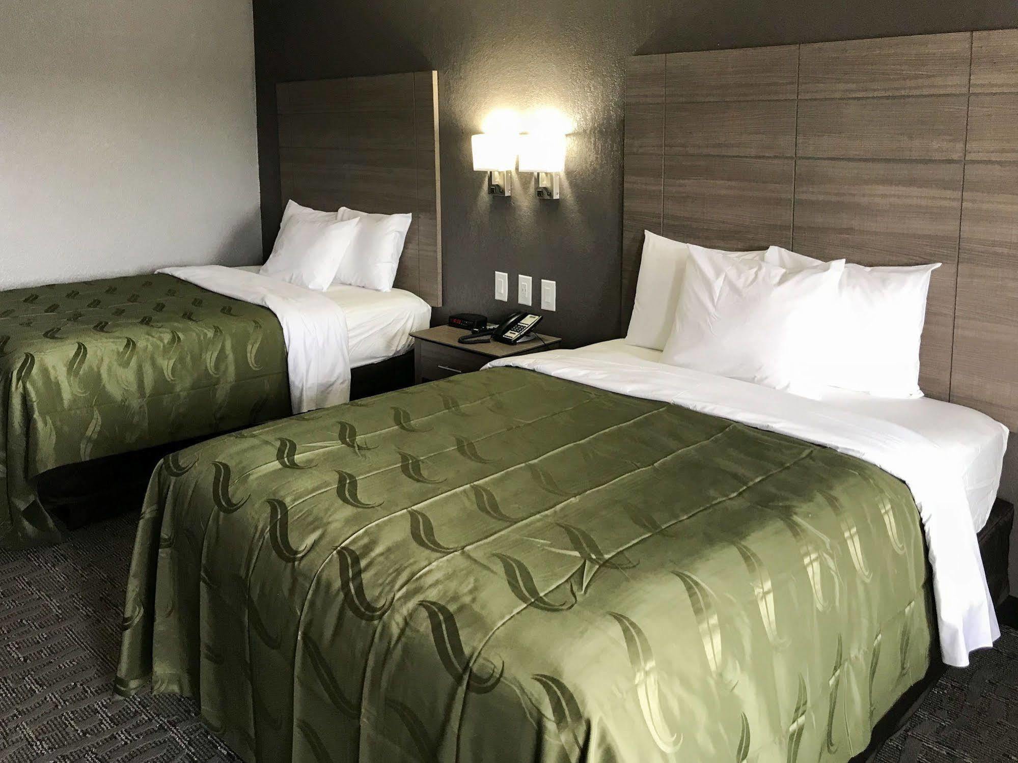 Quality Inn I-10 East Near Frost Bank Center Сан Антонио Екстериор снимка