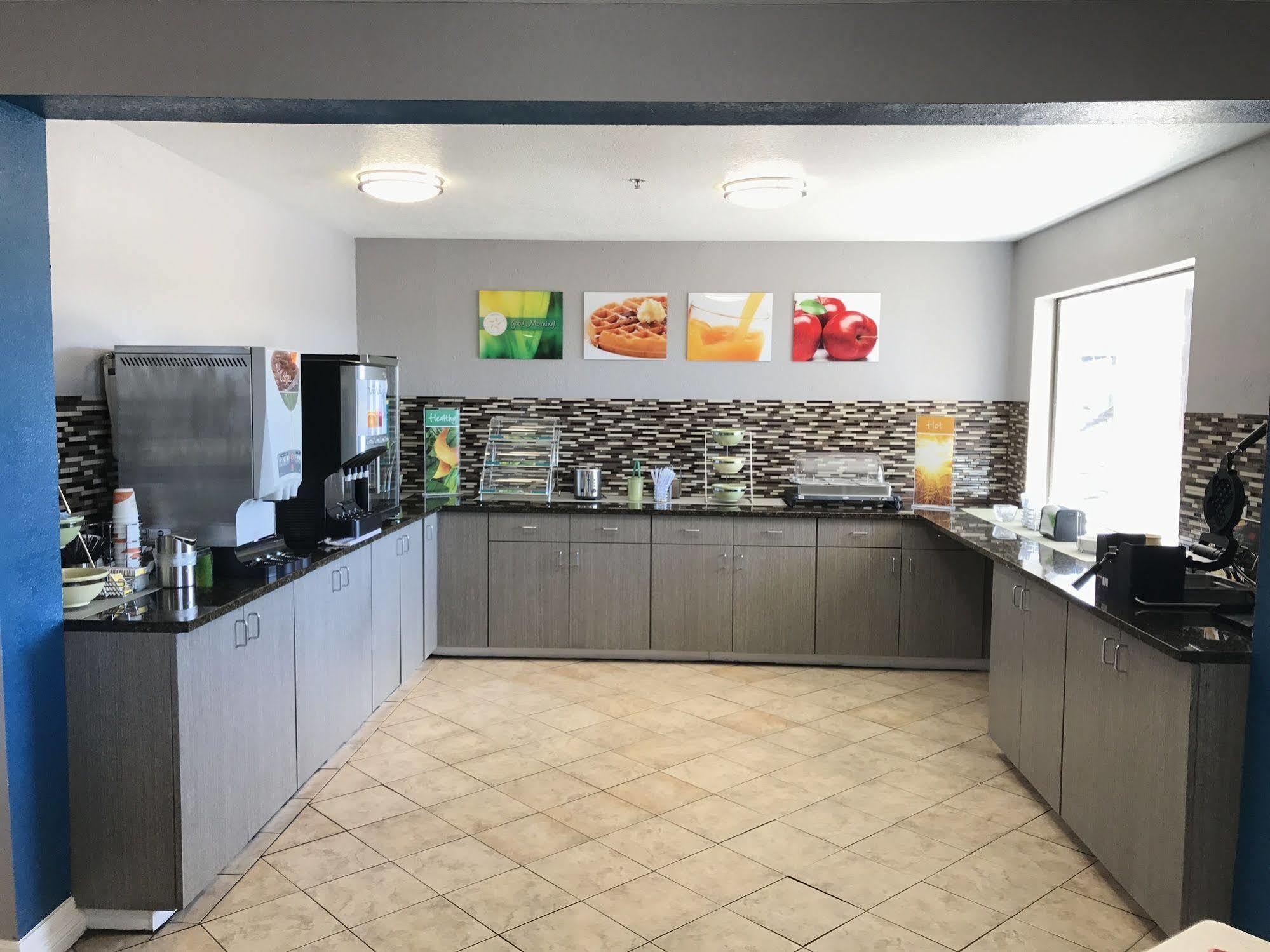 Quality Inn I-10 East Near Frost Bank Center Сан Антонио Екстериор снимка